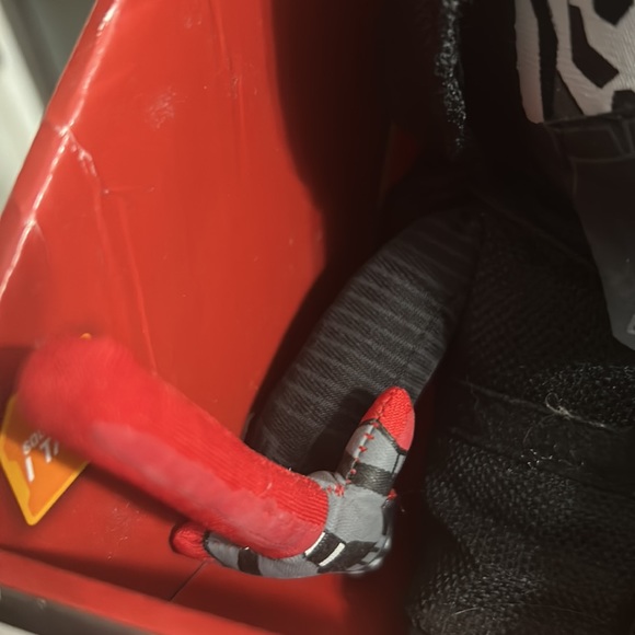 Plush of Kylo Ren - Picture 5 of 7